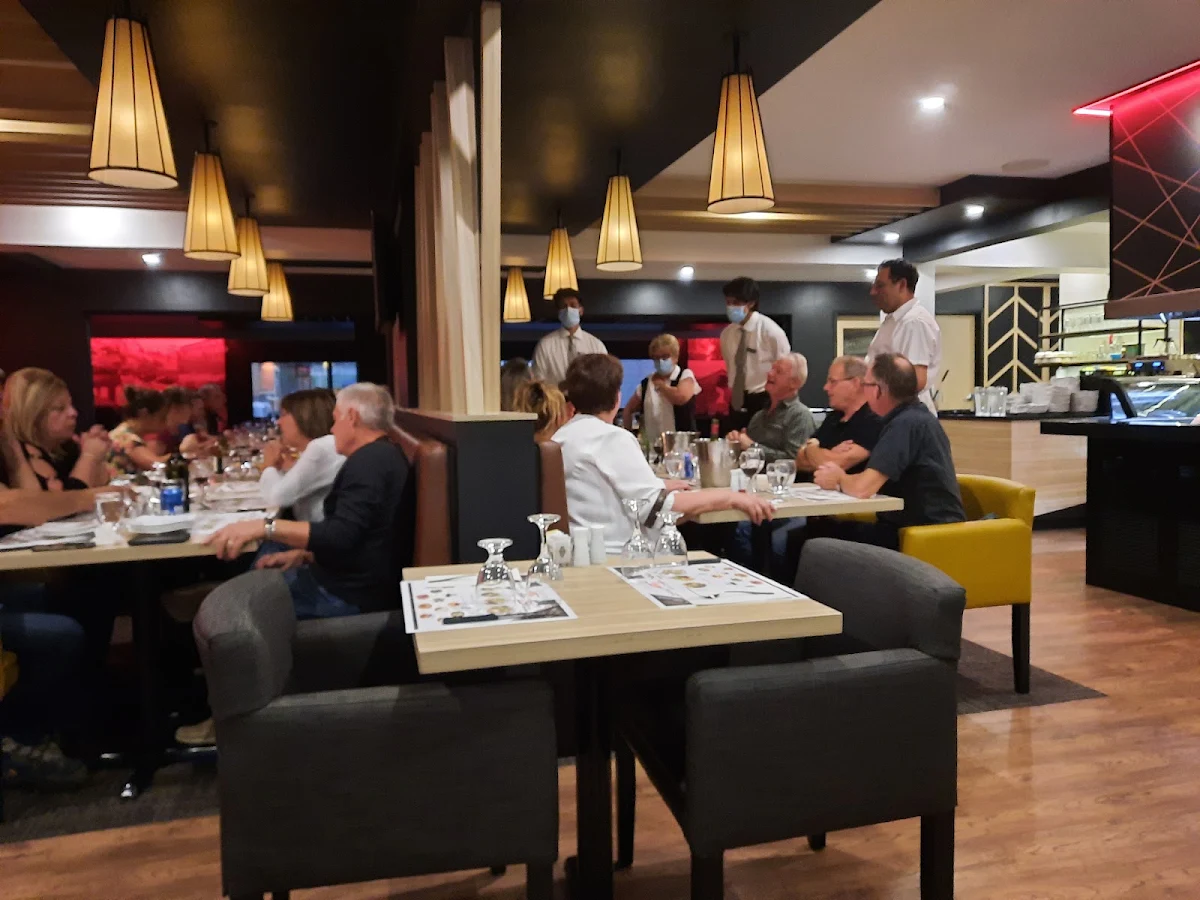 Vibe, Restaurant Qaisar's