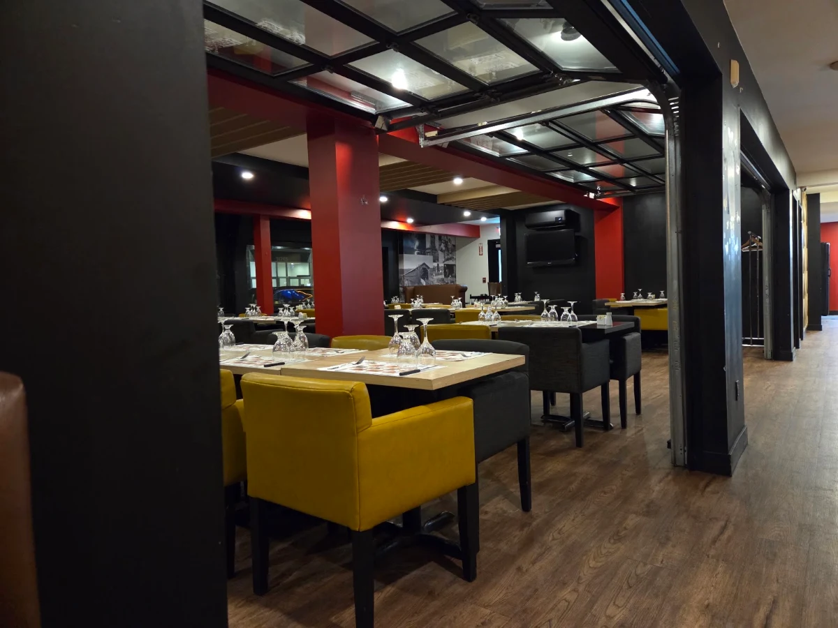 Vibe, Restaurant Qaisar's