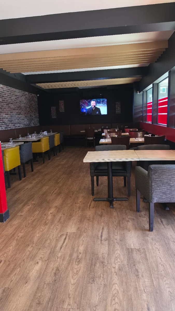 Vibe, Restaurant Qaisar's