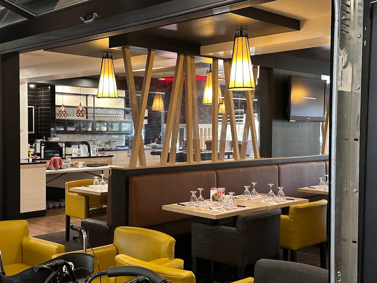 Vibe, Restaurant Qaisar's