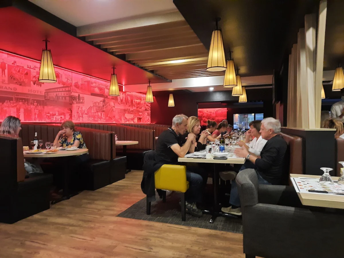 Vibe, Restaurant Qaisar's