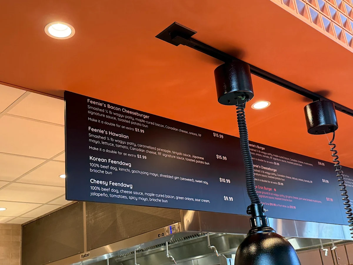 Menu, Feenie’s