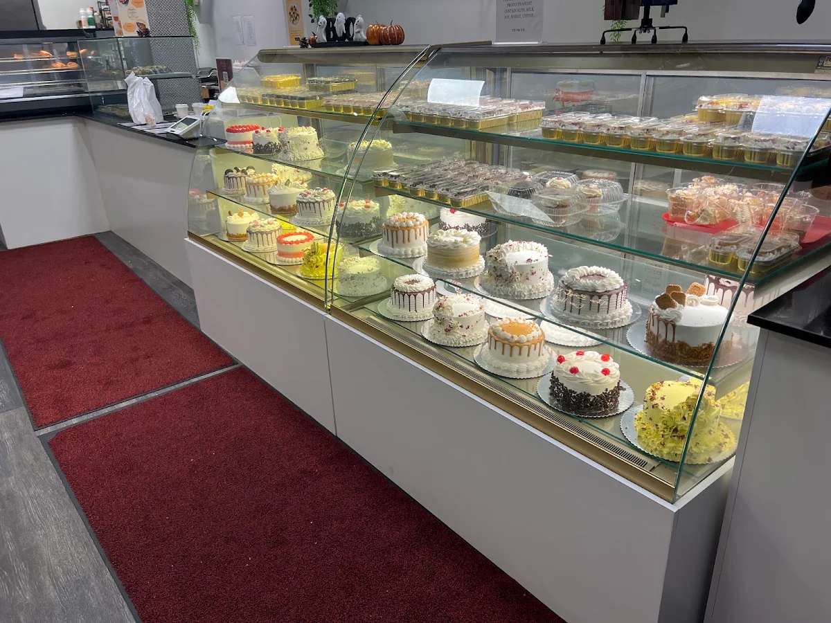 Vibe, Alagh’s Cakes & Cafe