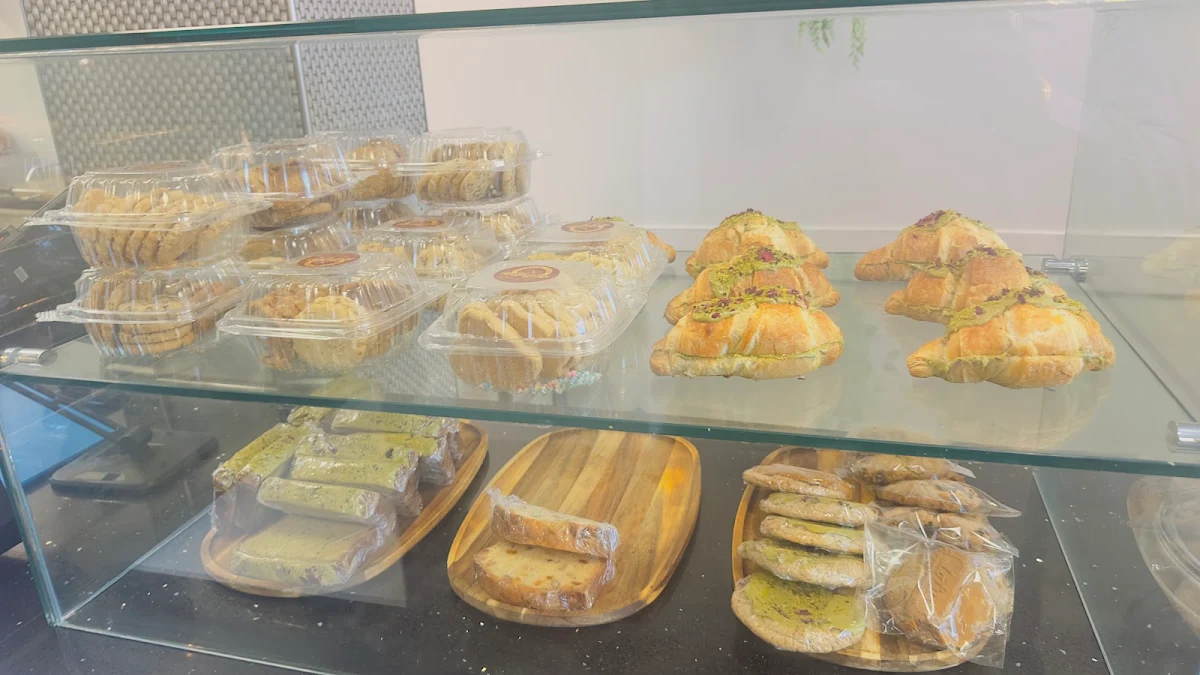 Vibe, Alagh’s Cakes & Cafe