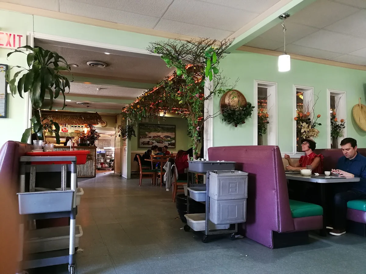Vibe, Song Huong Restaurant