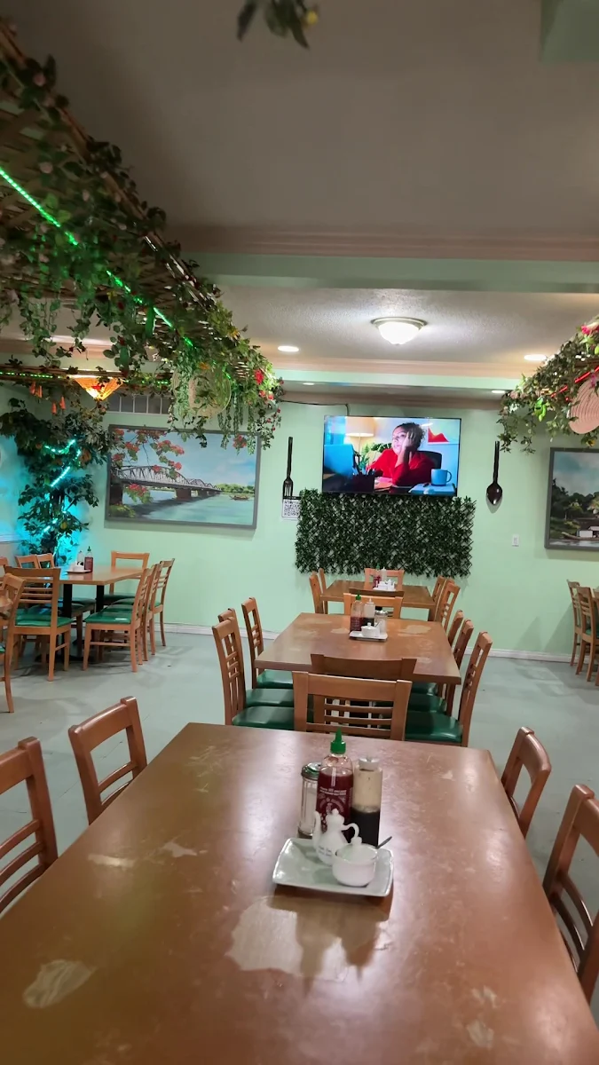 Vibe, Song Huong Restaurant