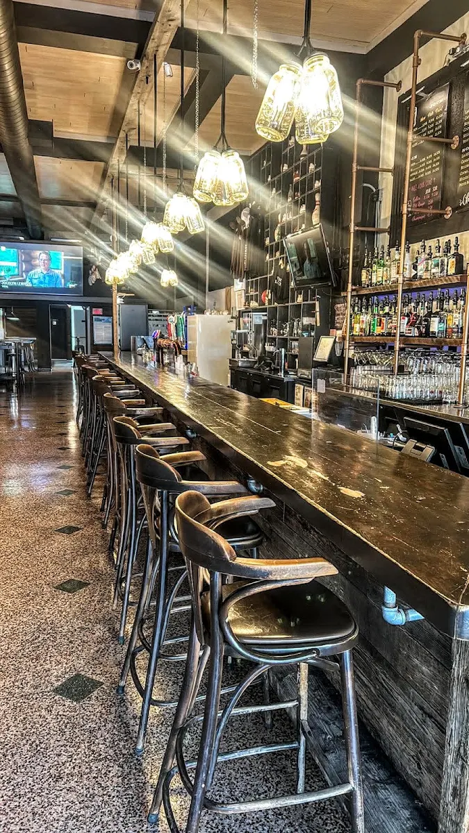 Vibe, Restaurant Bar Le Petit Henri