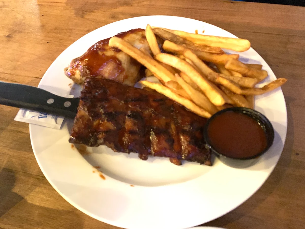 Food & drink, Chuck’s Roadhouse Bar and Grill