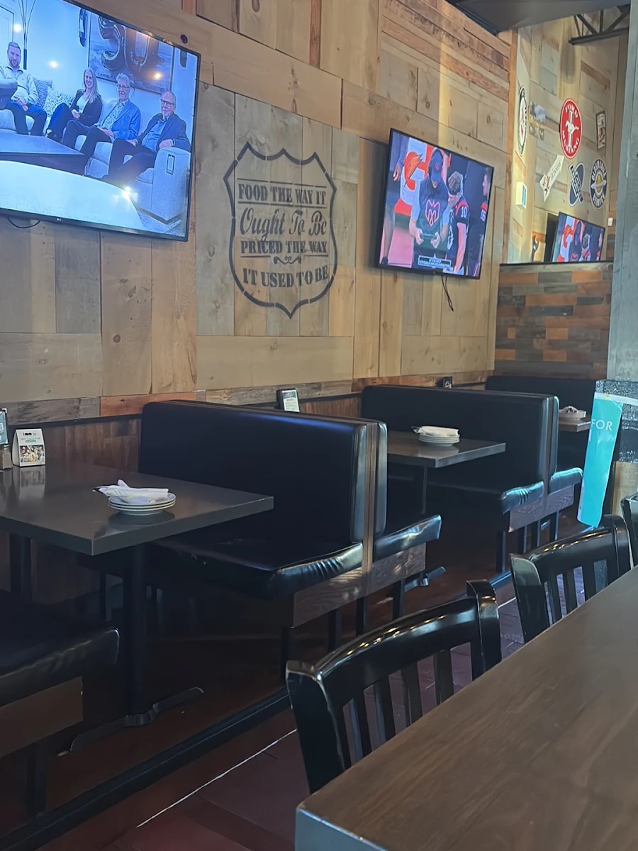 Vibe, Chuck’s Roadhouse Bar and Grill
