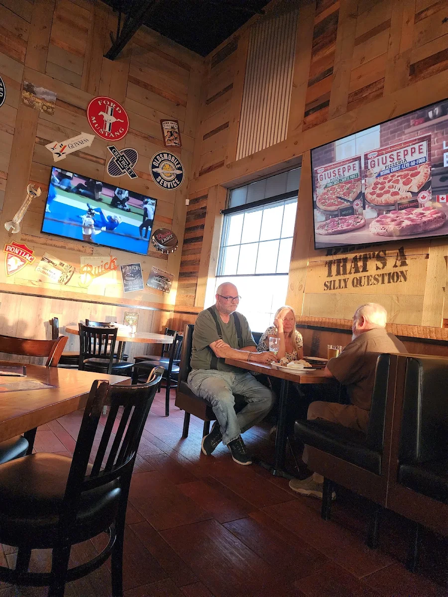 Vibe, Chuck’s Roadhouse Bar and Grill