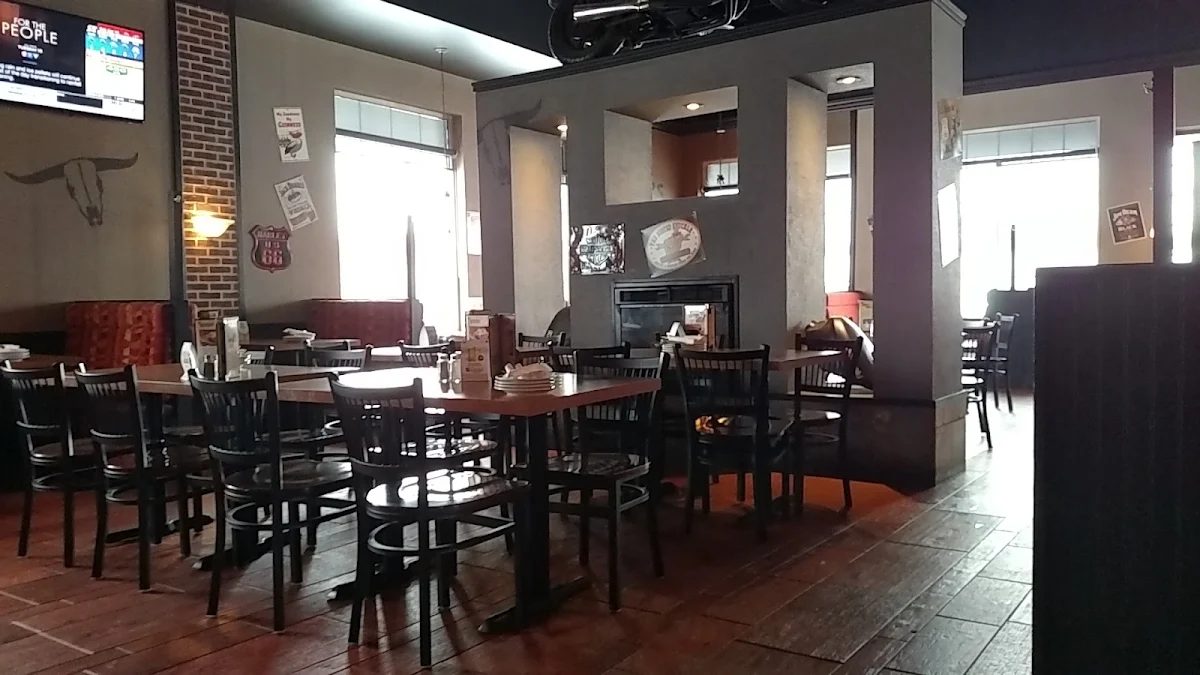 Vibe, Chuck’s Roadhouse Bar and Grill