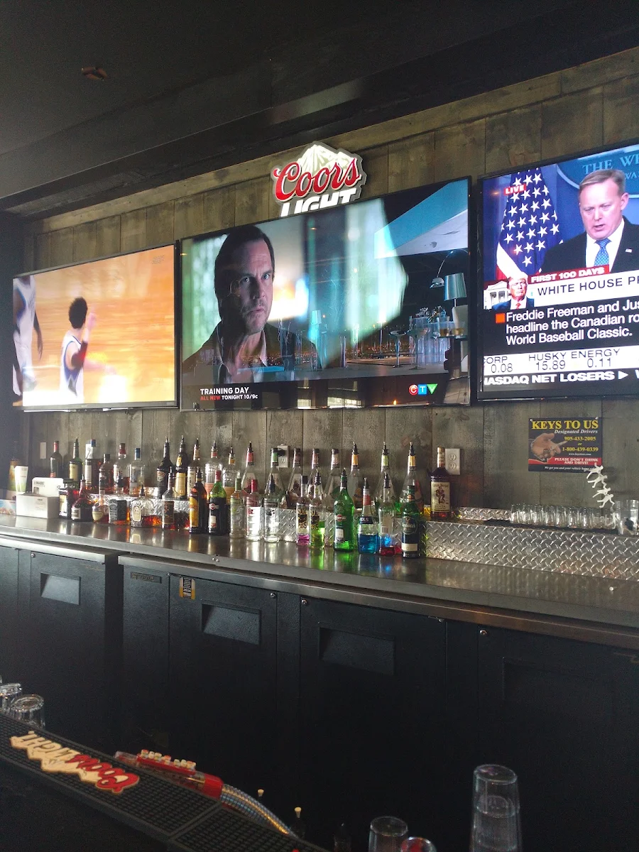 Vibe, Chuck’s Roadhouse Bar and Grill