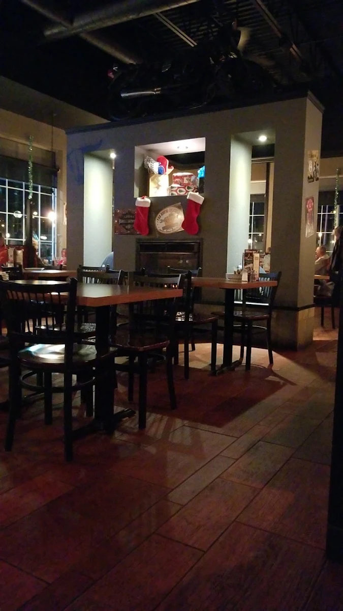 Vibe, Chuck’s Roadhouse Bar and Grill