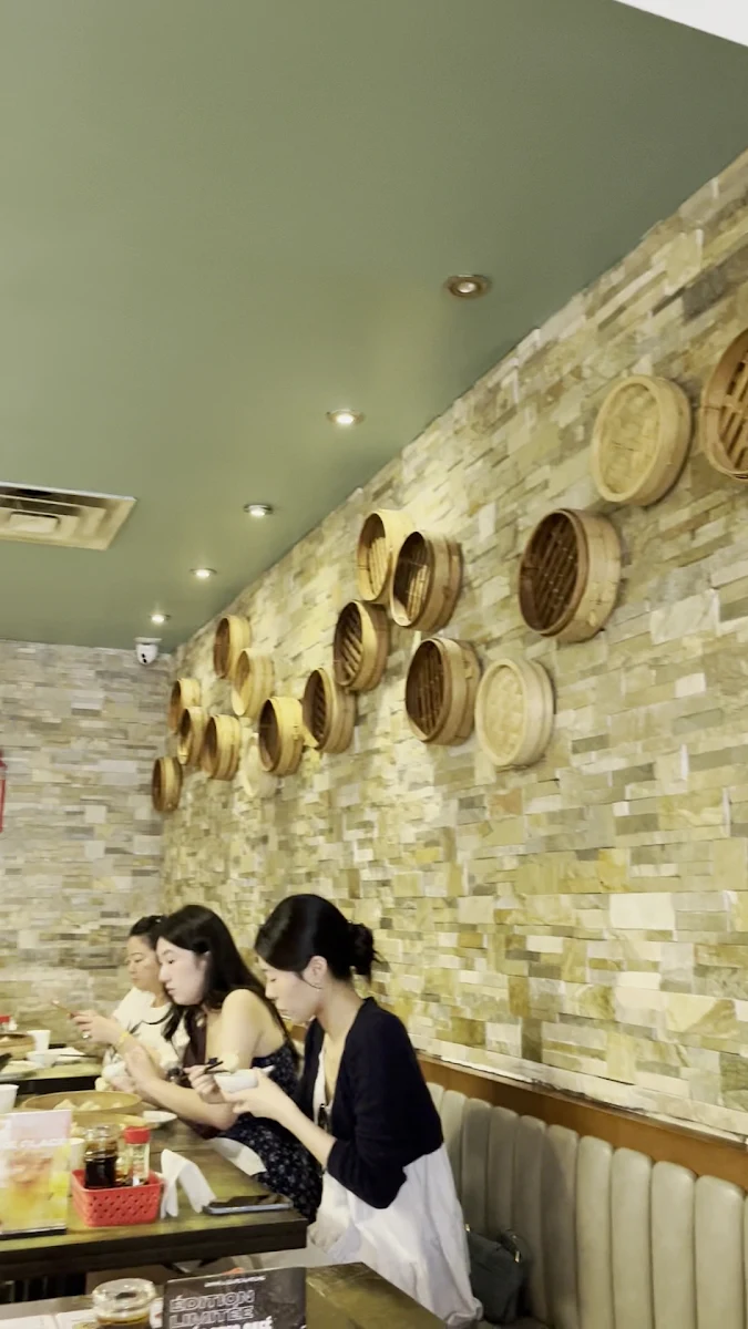 Vibe, Sammi & Soupe Dumpling - (Ste-Catherine St. O)