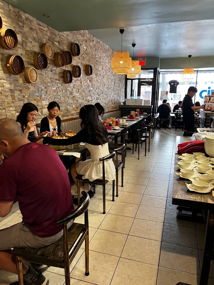 Vibe, Sammi & Soupe Dumpling - (Ste-Catherine St. O)