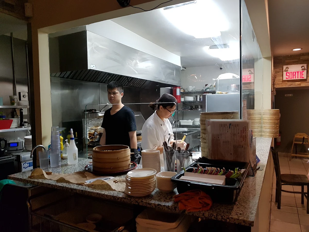 Vibe, Sammi & Soupe Dumpling - (Ste-Catherine St. O)