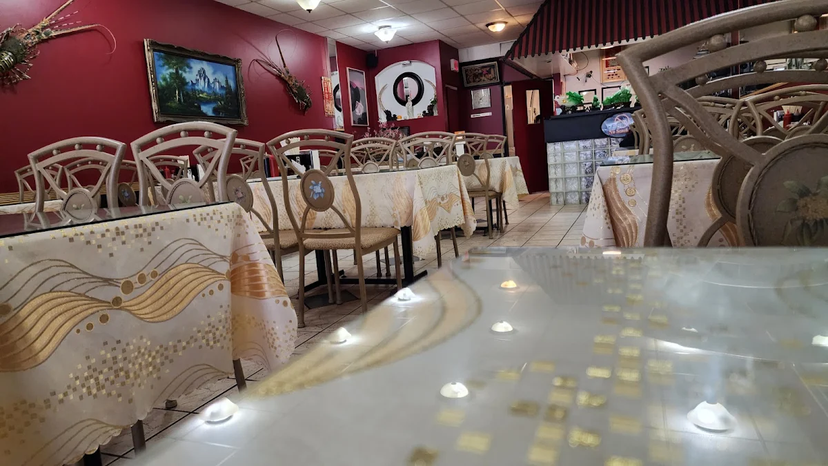 Vibe, Saigon Paradise Restaurant