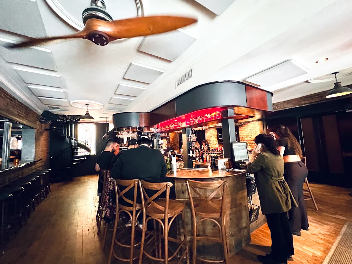 Vibe, Pub Quartier Latin