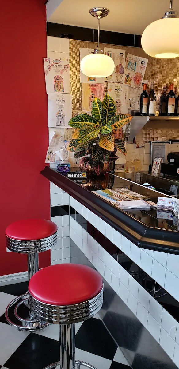 Vibe, The Donlands Diner