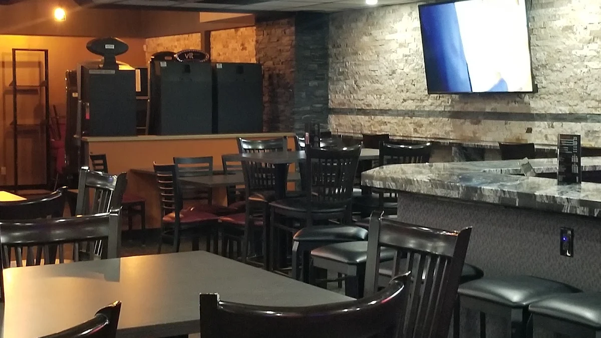Vibe, Tavern 52 Bar & Grill
