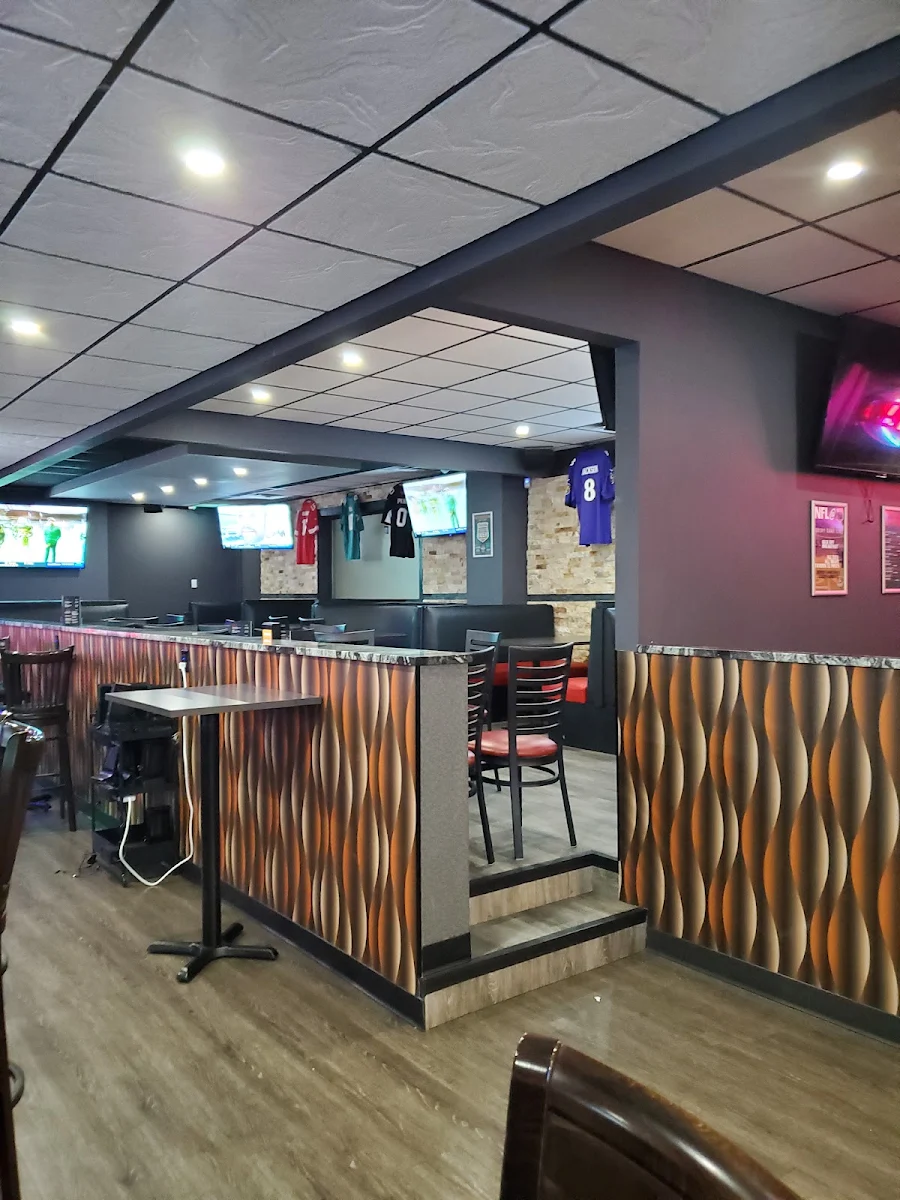 Vibe, Tavern 52 Bar & Grill
