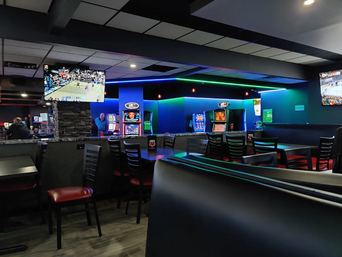 Vibe, Tavern 52 Bar & Grill