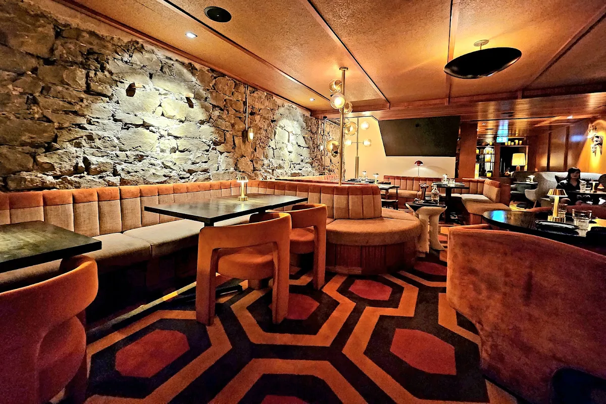 Vibe, The Wednesday Room