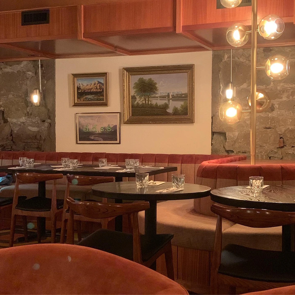 Vibe, The Wednesday Room