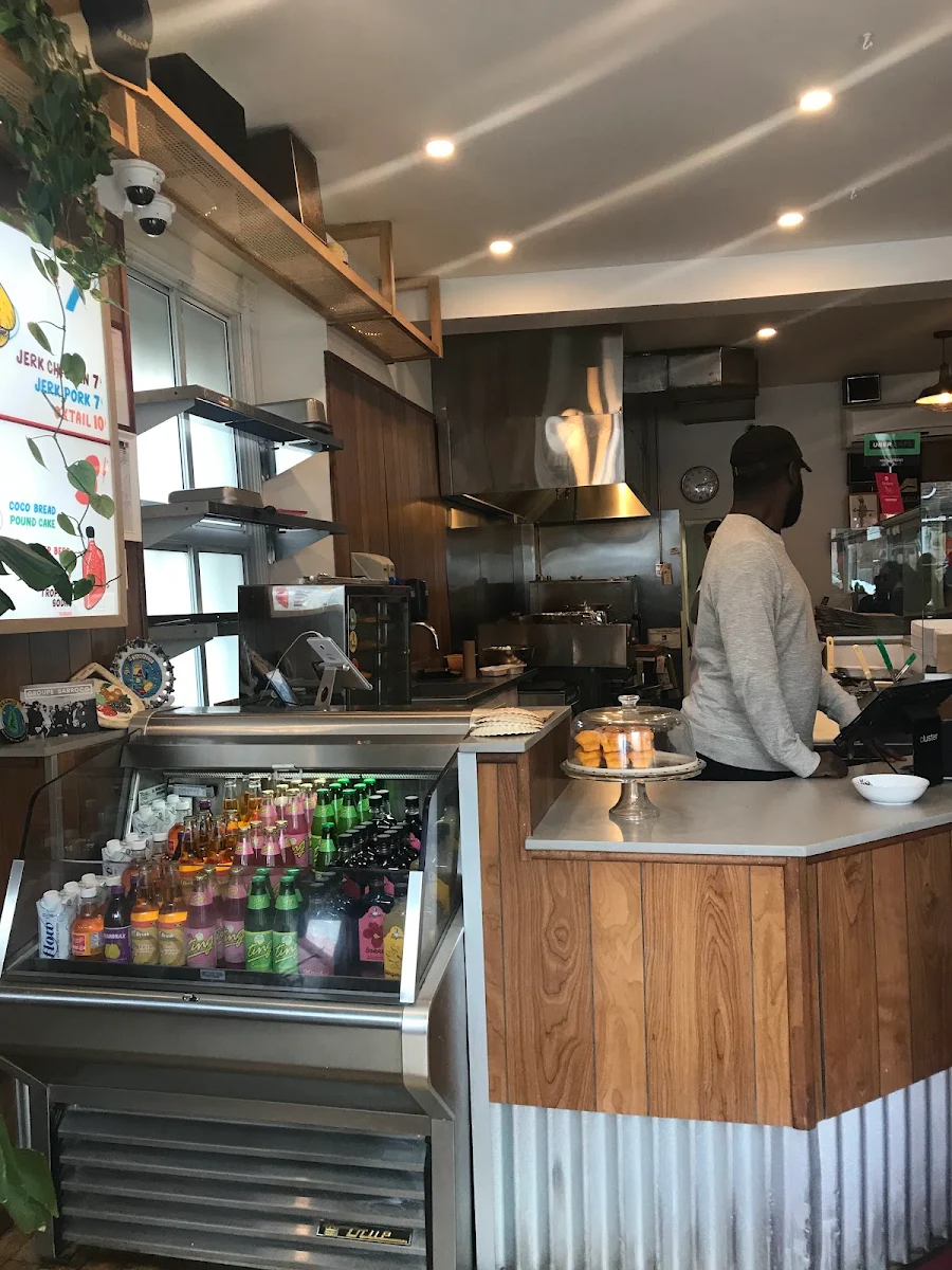 Vibe, Lloydie's St-Viateur