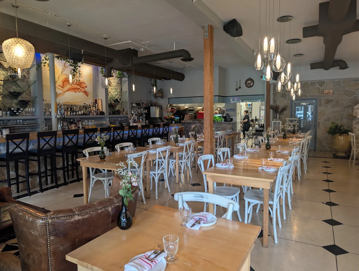 Vibe, Nostos Taverna