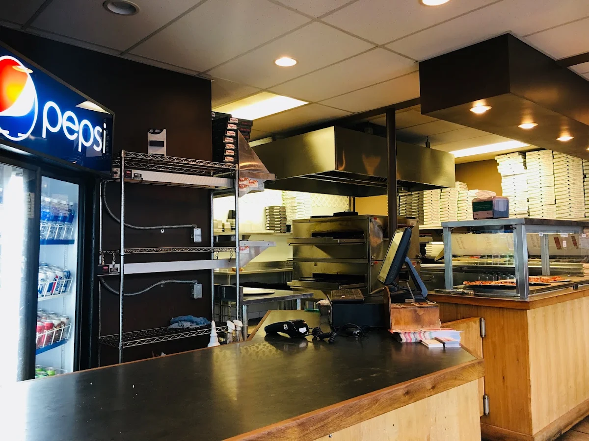 Vibe, Pappa Leo's Pizza