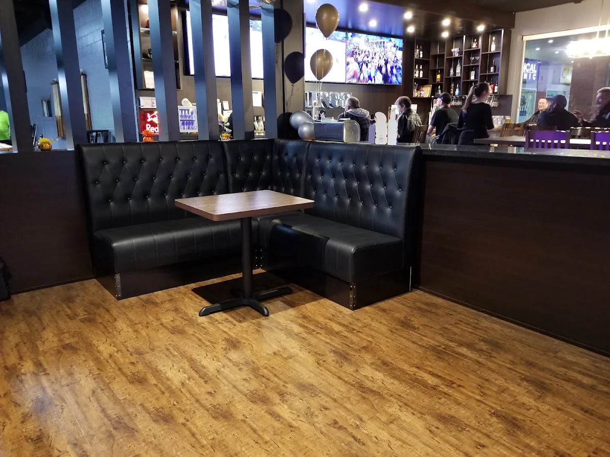 Vibe, Kings Sports Bar and Grill