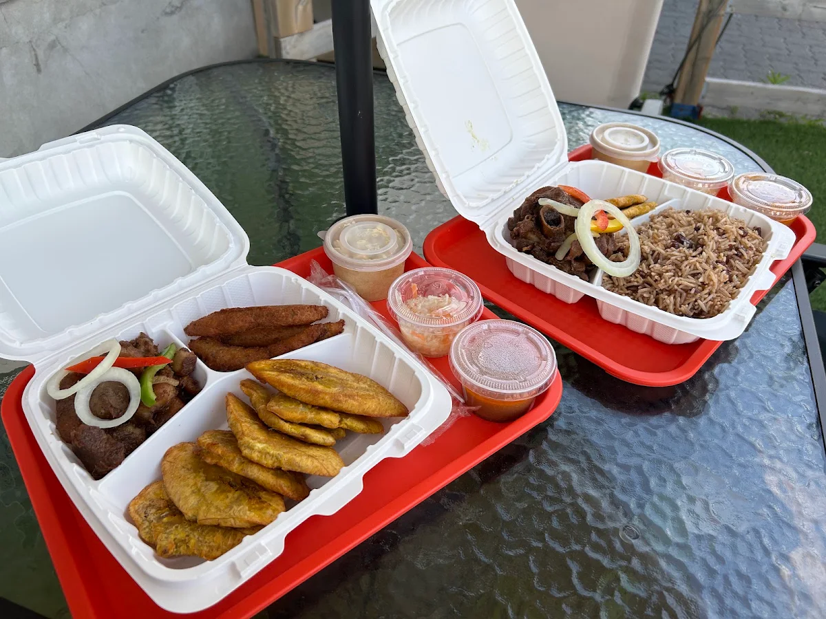 Food & drink, Restaurant créole Haïtien Délices du Sud