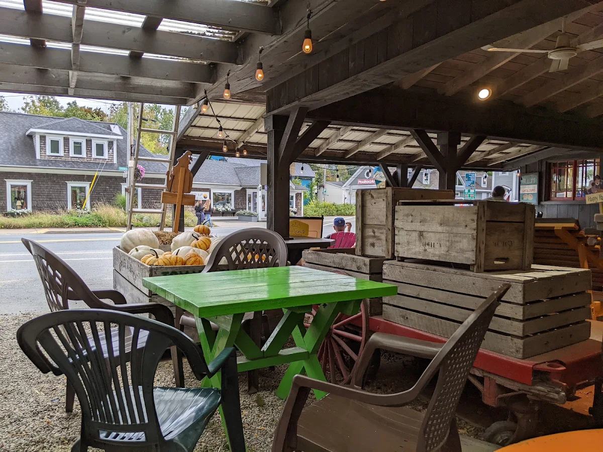 Vibe, Jo-Ann's Deli Market and Bake Shop