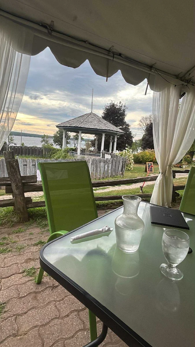 Vibe, Highlands Social House
