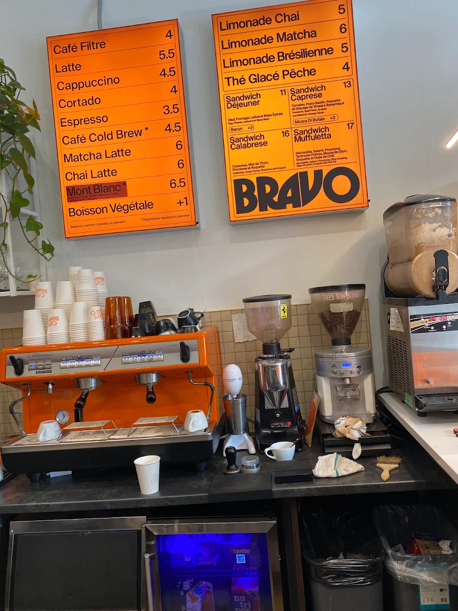 Menu, Café Bravo