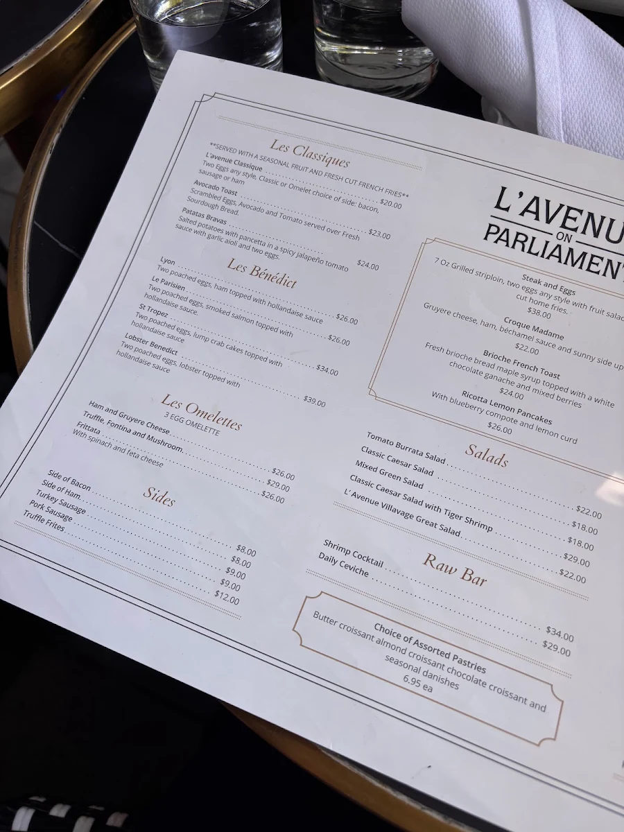 Menu, L'avenue on Parliament