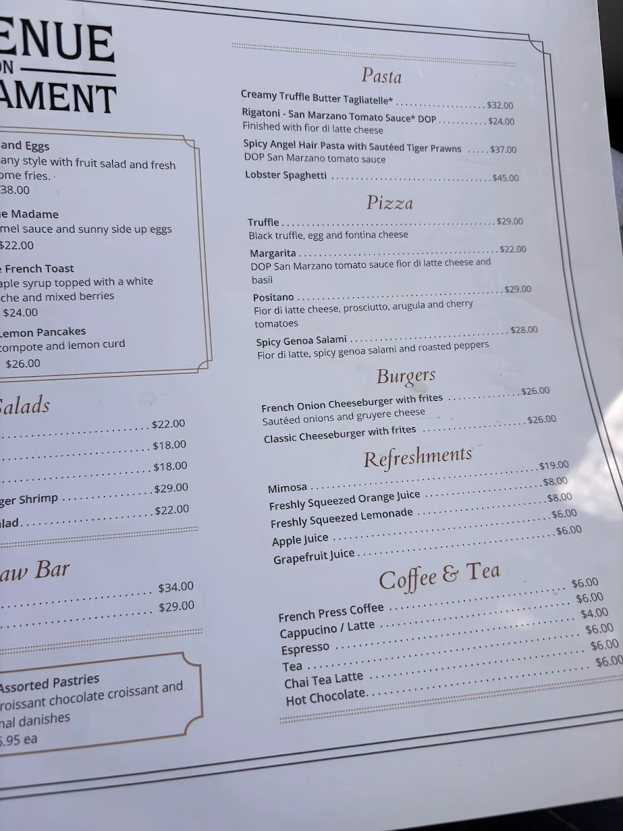 Menu, L'avenue on Parliament