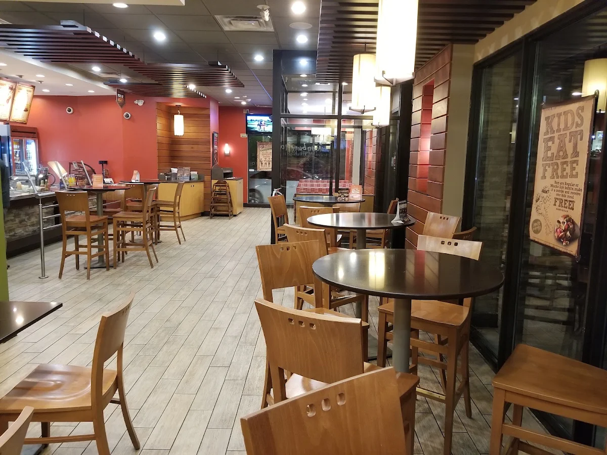 Vibe, Mucho Burrito Fresh Mexican Grill