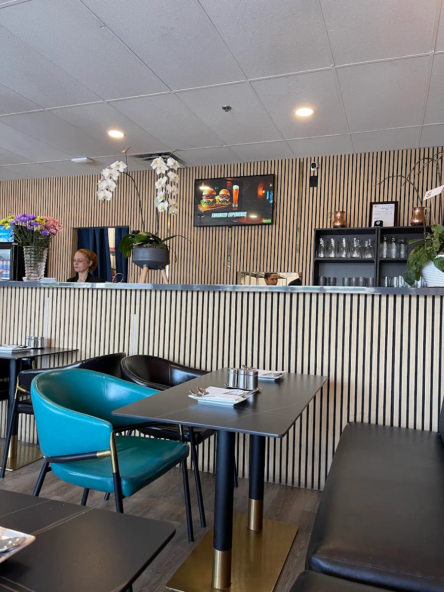 Vibe, Alborz Restaurant