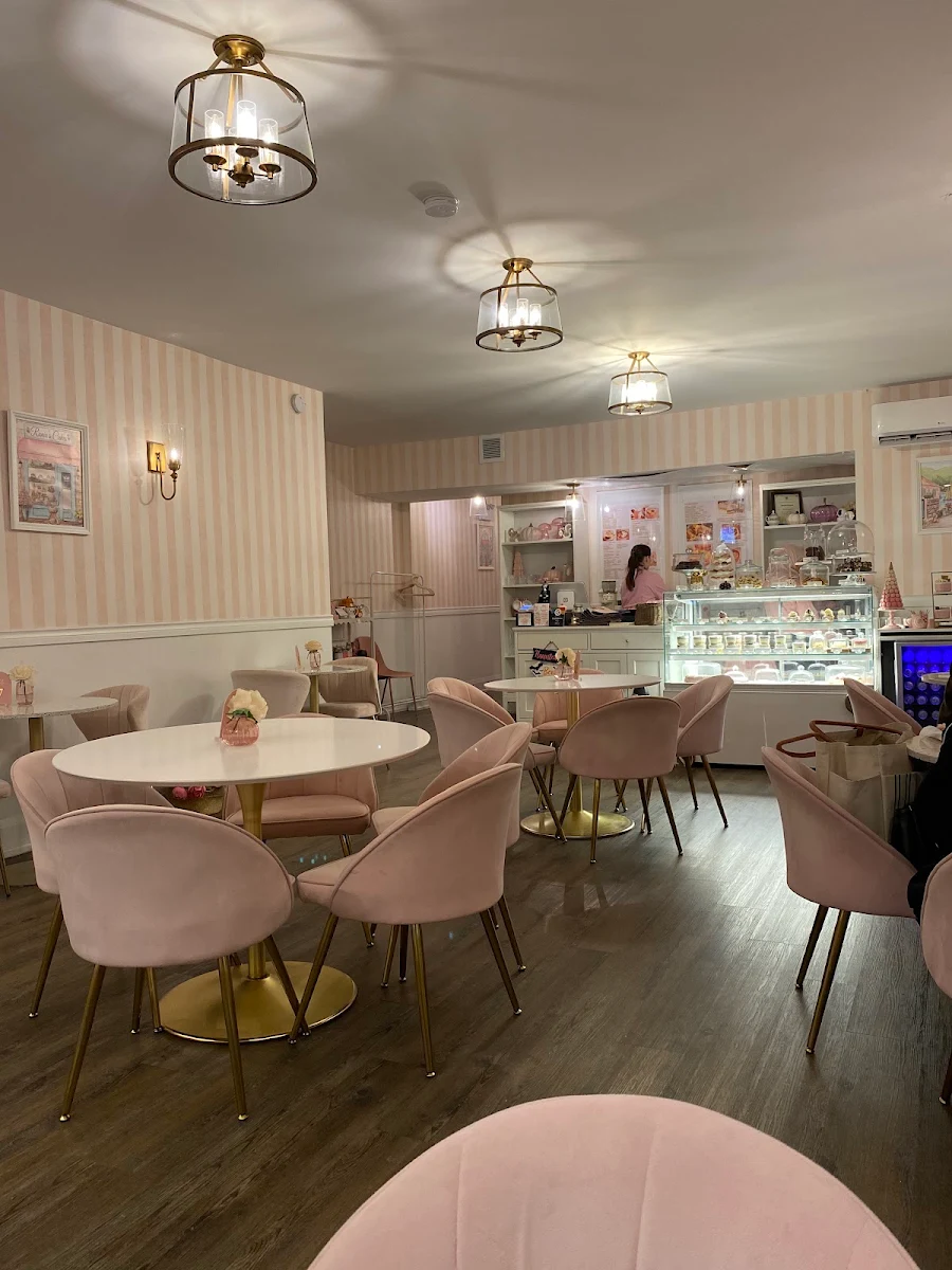 Vibe, Rania's Cakes