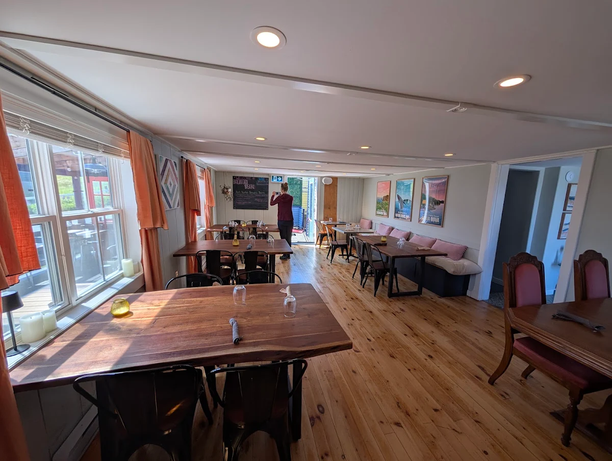 Vibe, BRIGHTSIDE BISTRO