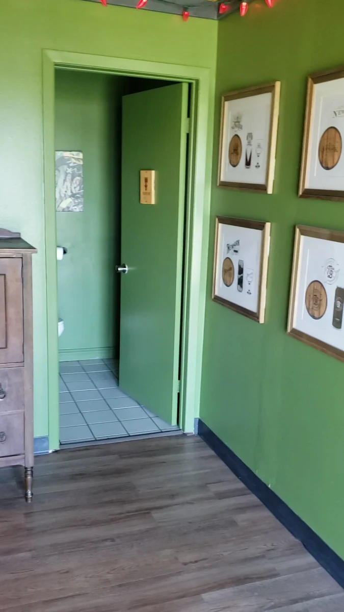 Vibe, Newark Brewing: Bar & Restaurant