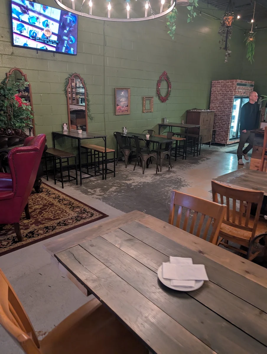 Vibe, Newark Brewing: Bar & Restaurant