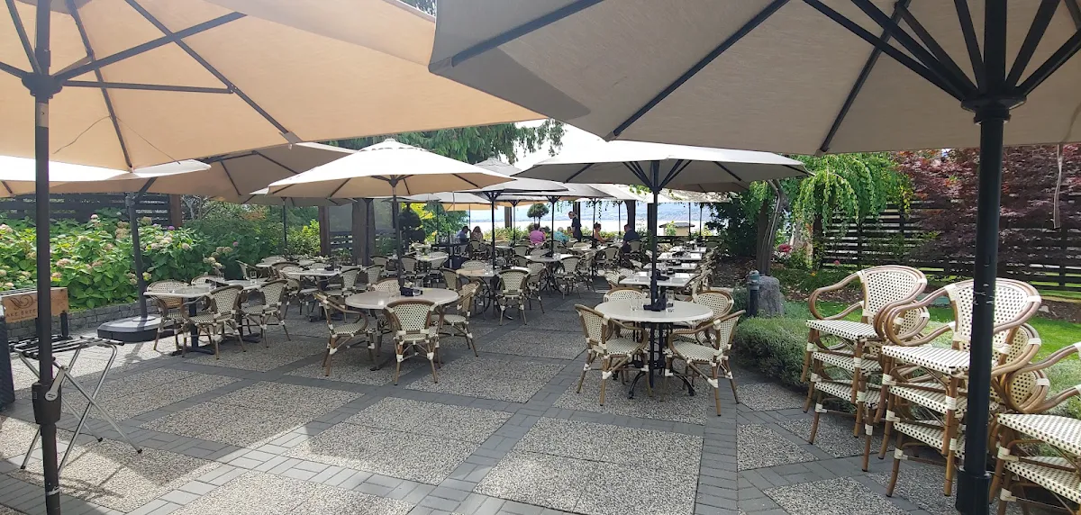 Vibe, The Patio At Lake Breeze