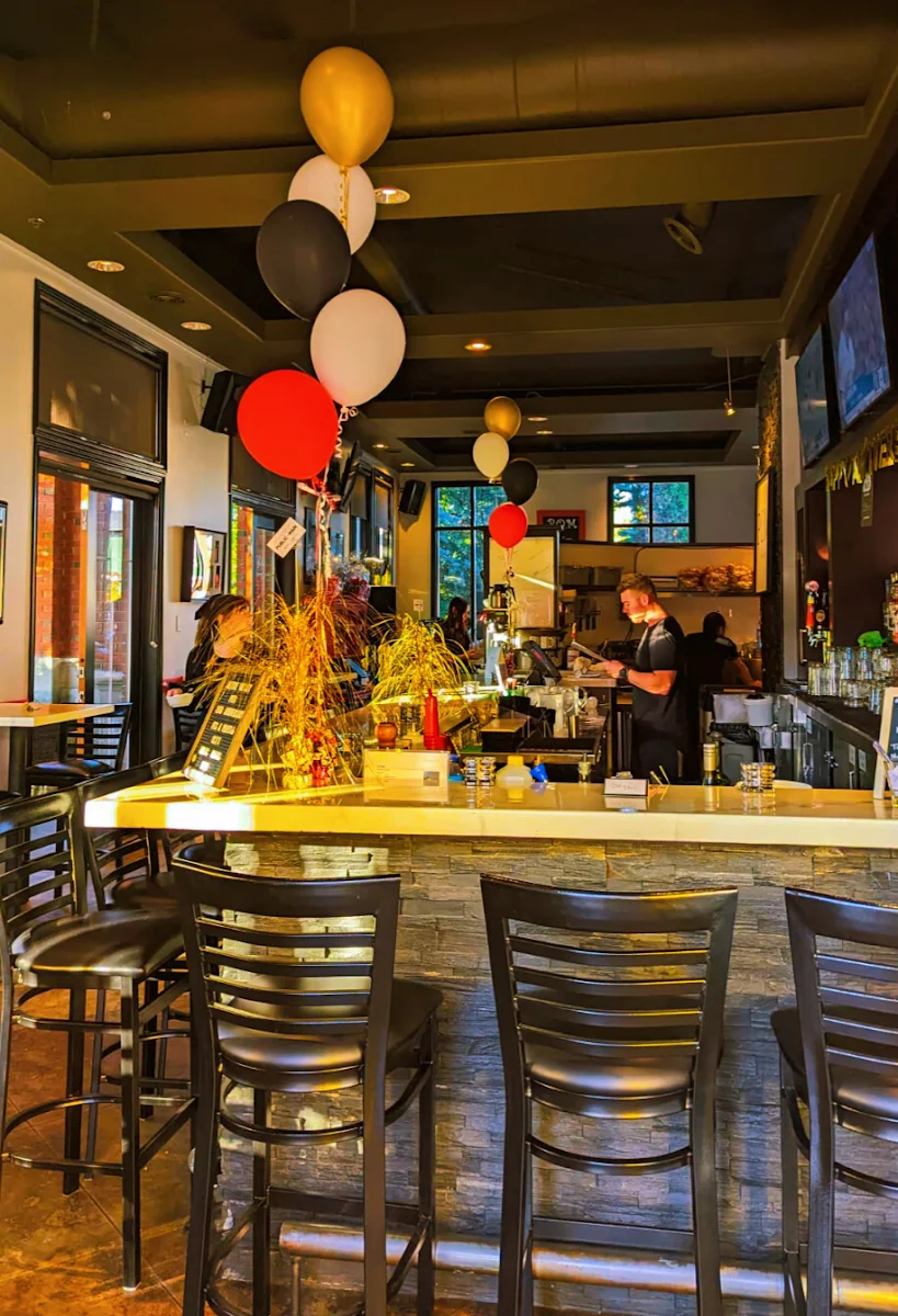Vibe, Kettle Valley Public On Main Bar & Grill