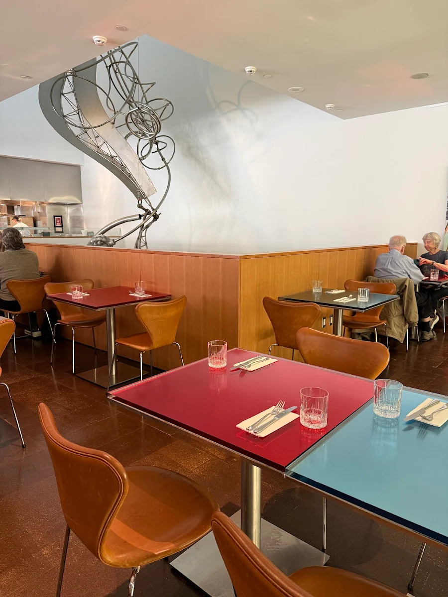 Vibe, AGO Bistro