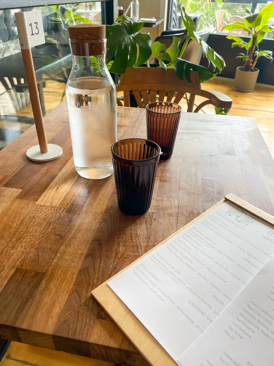 Menu, Brindle