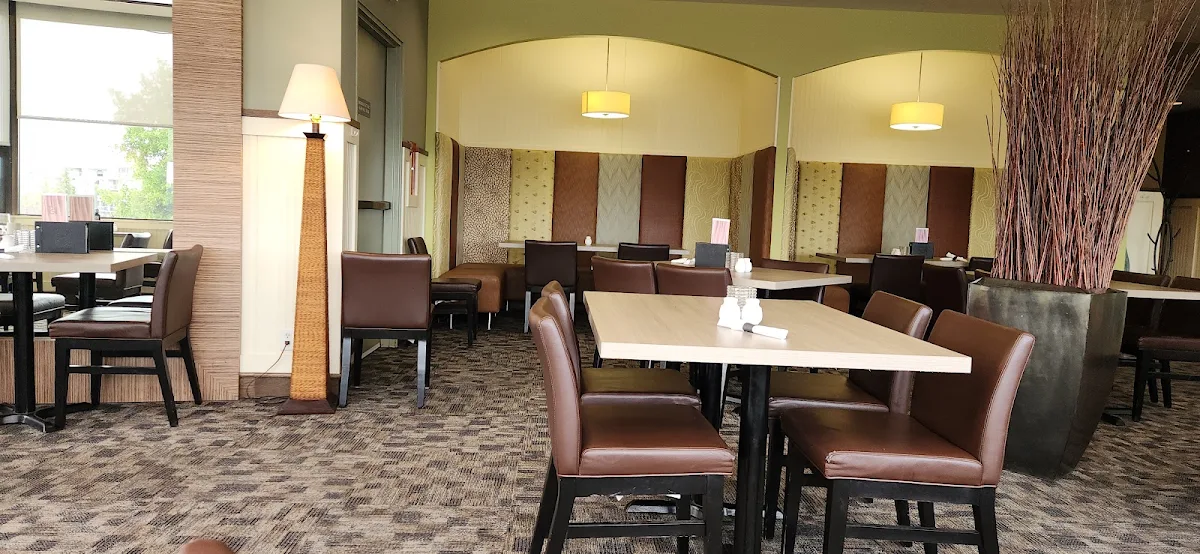 Vibe, Minnoz Restaurant & Lounge
