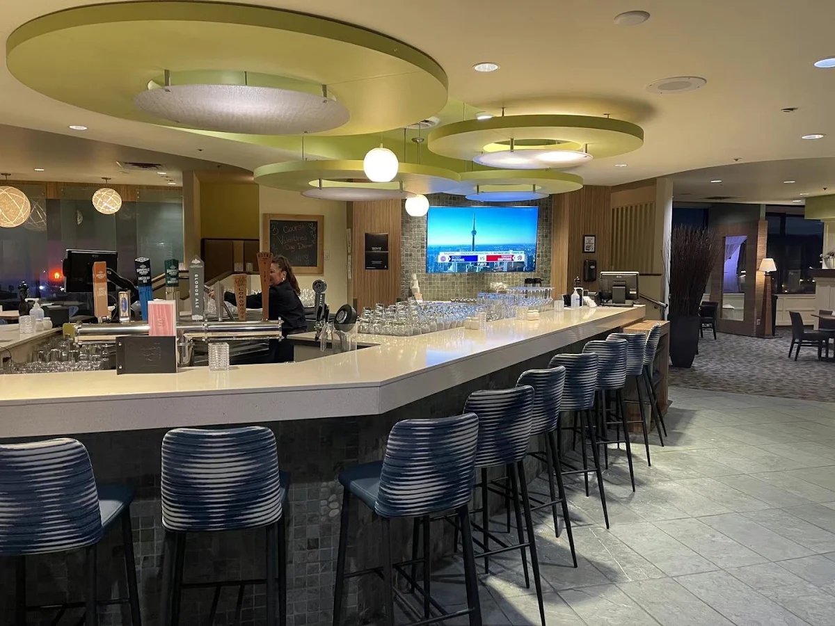 Vibe, Minnoz Restaurant & Lounge